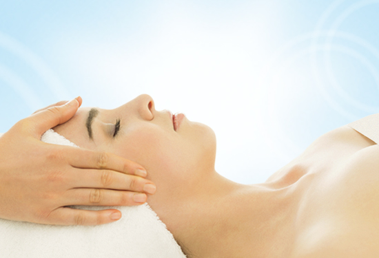 Entspannende Gesichtsbehandlung
